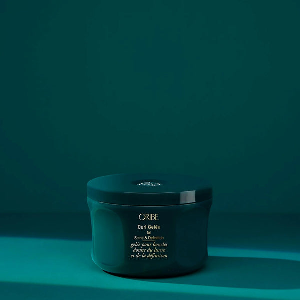 Oribe Curl Gelée for Shine & Definition – lightweight hydrating curl jelly with macadamia, neem, apricot oils and nourishing butter complex for smooth, defined, frizz‑free curls.