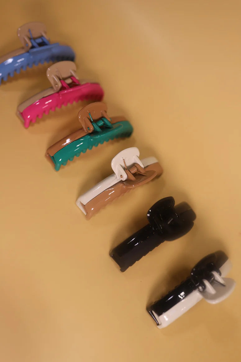 KAXI TWO TONED SHINY MINI HOLD EVERYTHING CLAW