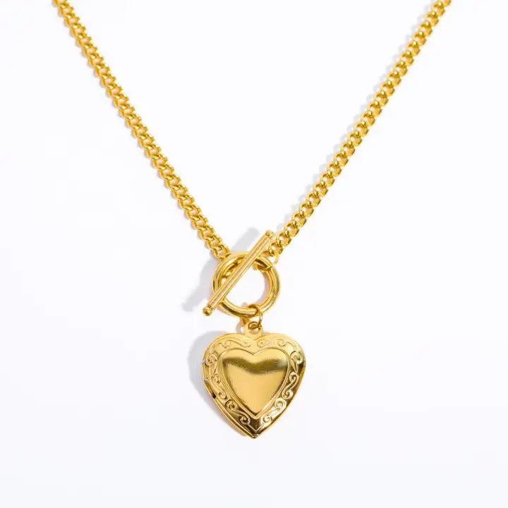 A timeless and fashionable necklace. It is an 18K Stainless Steel Tarnish-Free Heart Locket Necklace - Elegant and Durable Keepsake Jewelry for Women, Perfect Gift for Special Occasions.