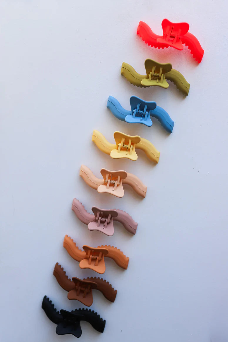 KAXI WAVY MIDI HOLD EVERYTHING CLAW