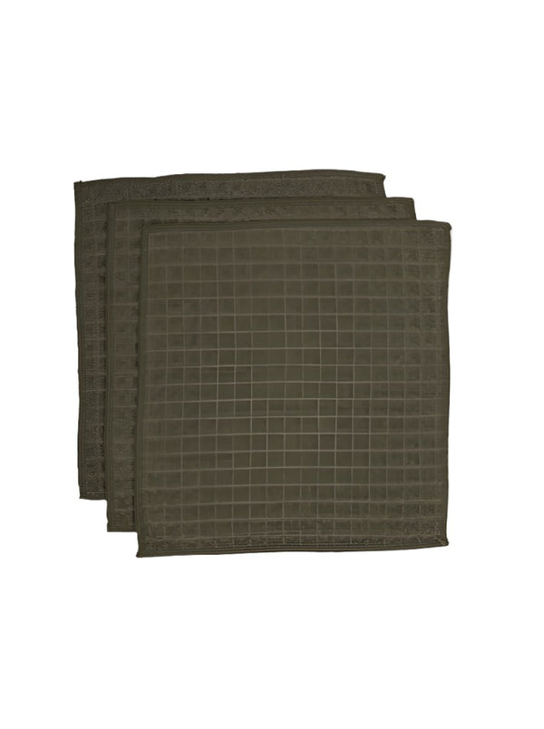 From Geometry these forest green 3-pack waffle washcloths, offers luxury and absorbency for your daily routine.