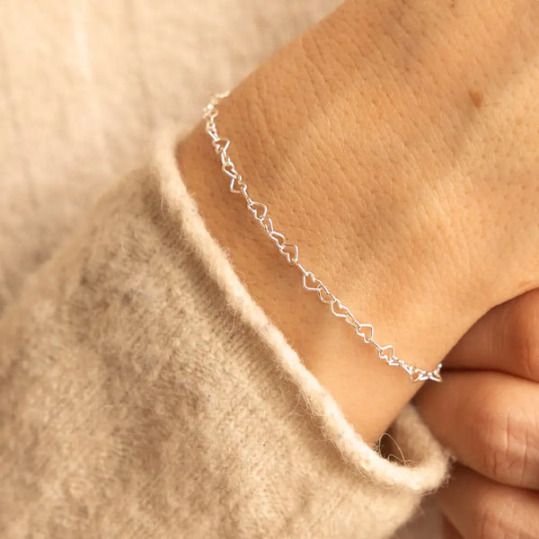 Made By Mary heart chain bracelet – delicate silver link bracelet with heart charm, adjustable and layering-friendly.