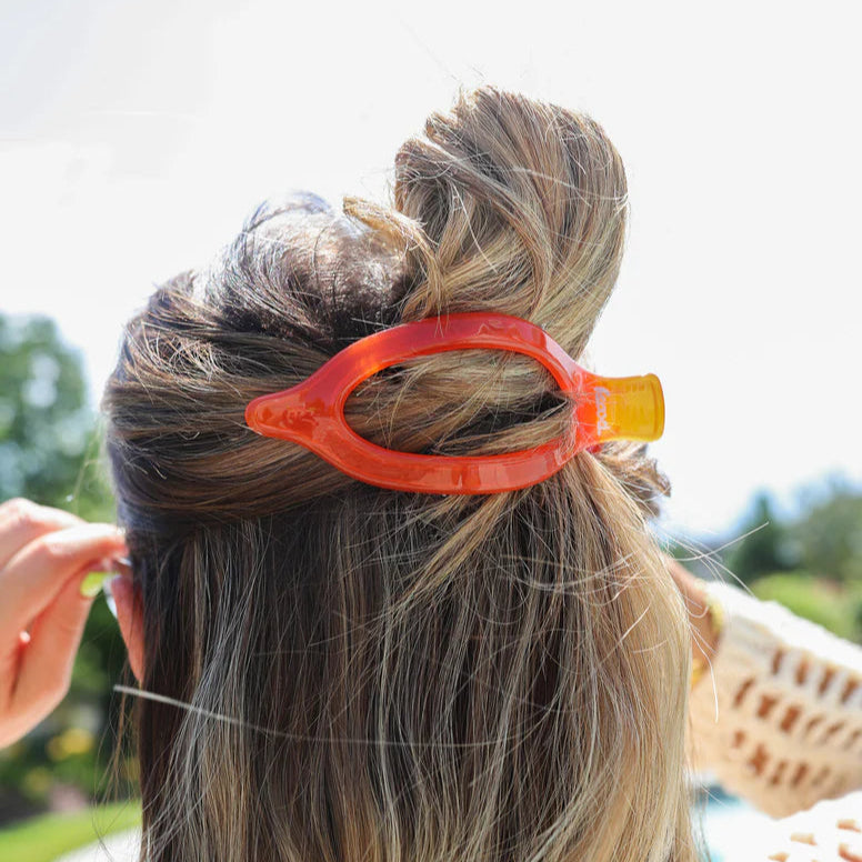 KAXI Jelly 2.0 Lay Down Claw in Red – translucent red arched hair claw made from lightweight jelly acetate, featuring KAXI’s patented arched shape and strong internal teeth to securely hold thick or thin hair while lying down, driving, or working out.