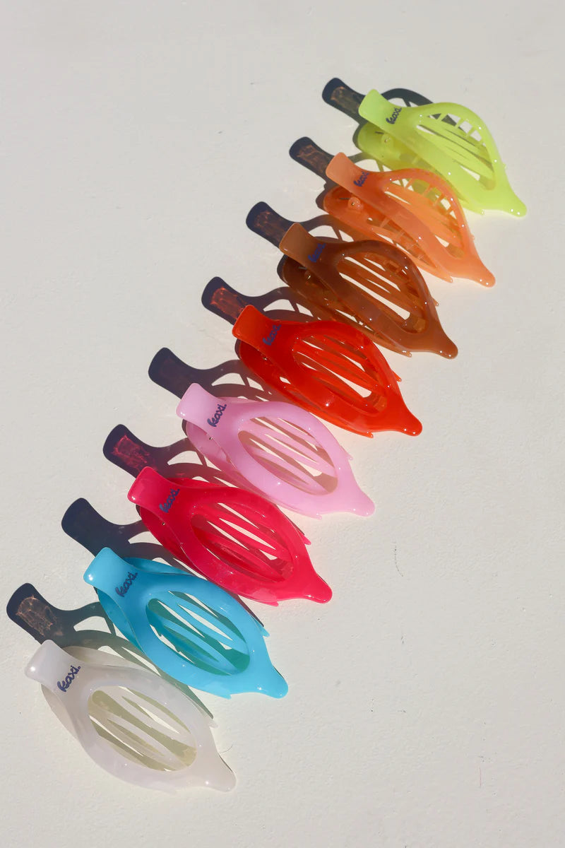 KAXI Jelly 2.0 Lay Down Claw in White – milky white jelly acetate claw clip with soft matte finish and KAXI’s contoured arched shape for gentle, strong hold without creasing; ideal for resting, driving, or all-day styling.